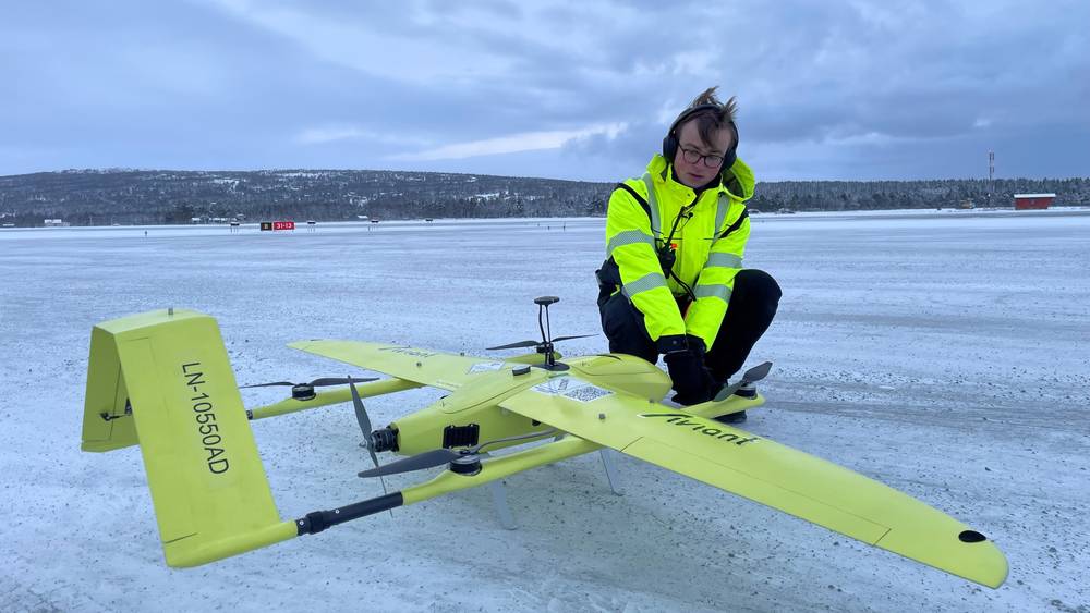 An Aviant-technician working on a drone